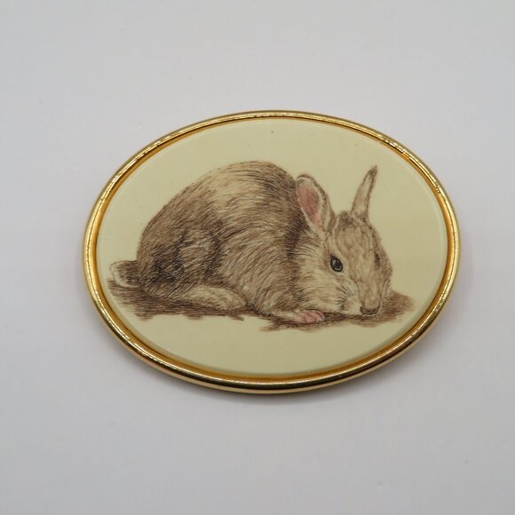 Vintage Museum of Fine Arts Scrimshaw Bunny Rabbit Brooch - Picture 2 of 5